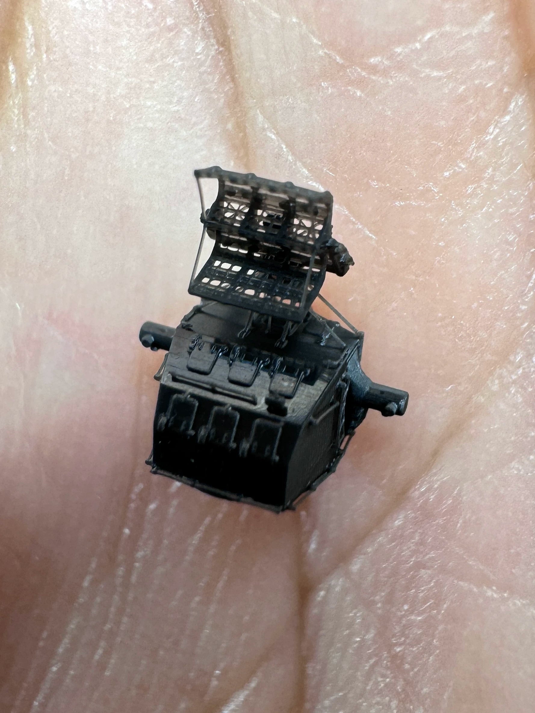 SSMODEL M700014  1/700Scale American MK37 fire control/MK4 radar