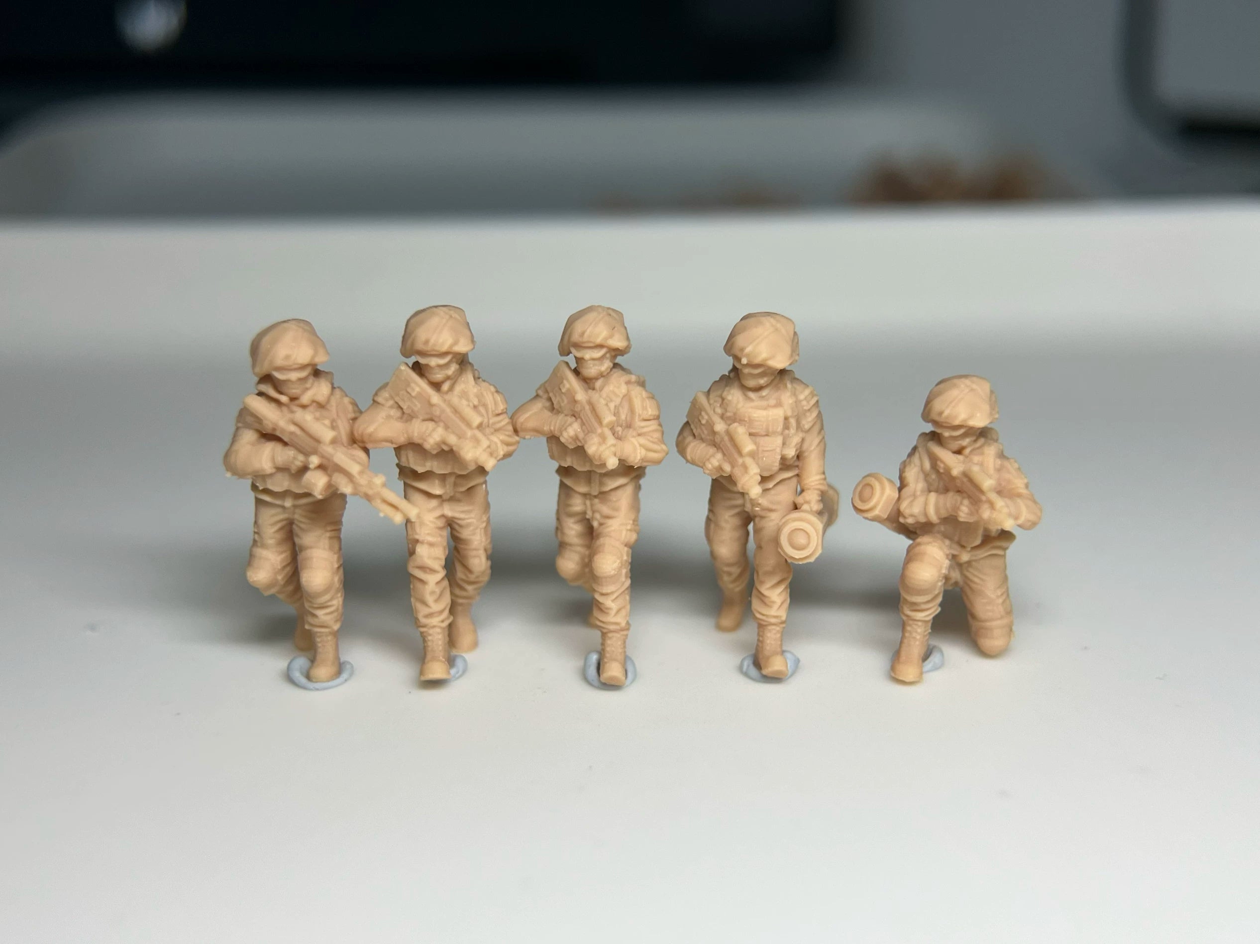 Modern Israeli Soldier 12-man squad  LSSNO73 1/35/48/64/72/87/100/144