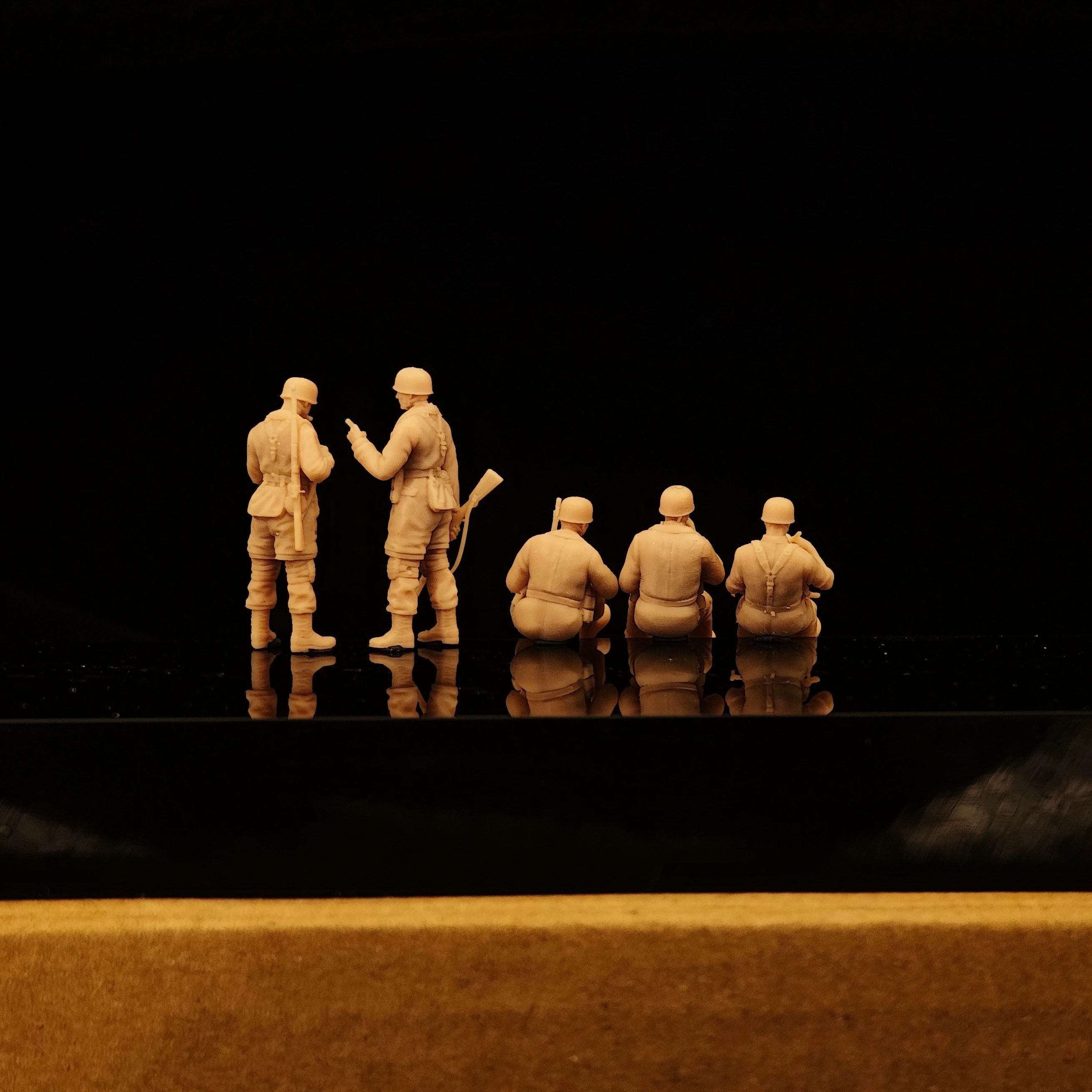 WWII Paratrooper Rest Group of 5 Little Soldiers  LSSNO263 1/35/48/64/72/87/100/144