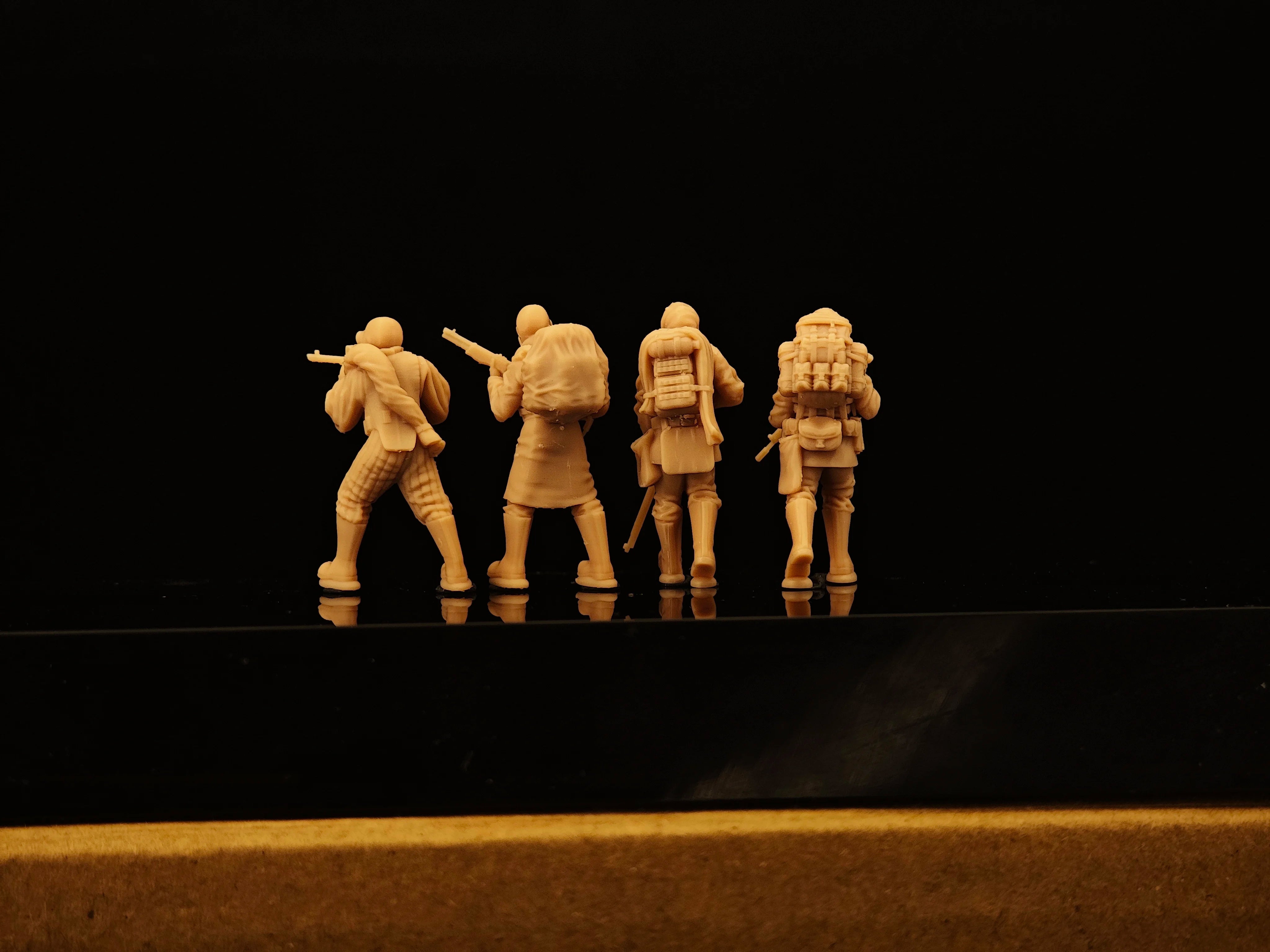 4 people from Chernobyl, Russia LSSNO243 1/35/48/64/72/87/100/144