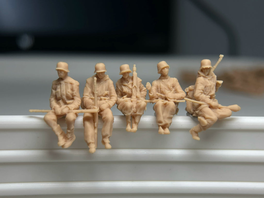 13 Winter Sitting Tank Soldiers in World War II D LSSNO70 1/35/48/64/72/87/100/144