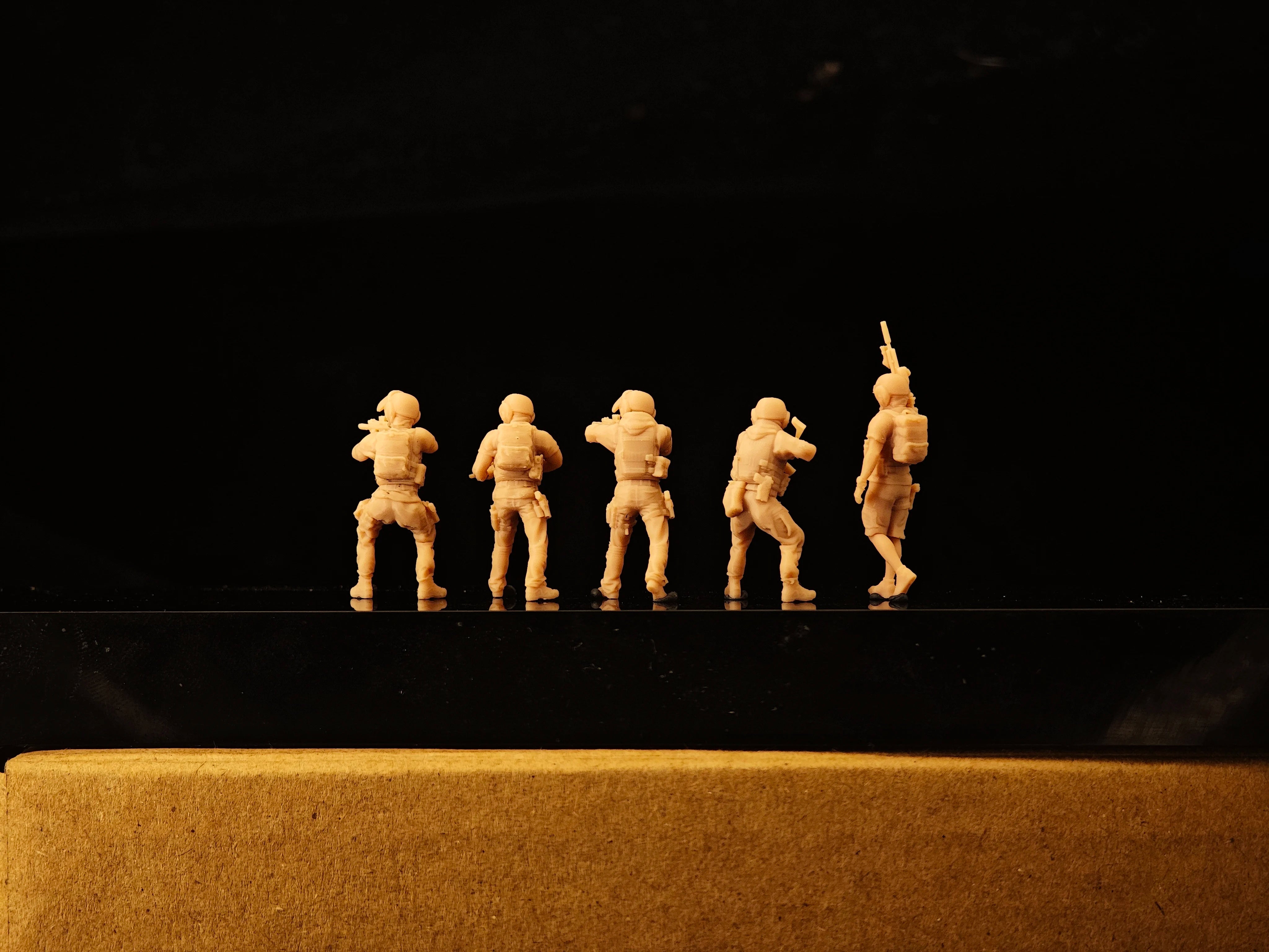 5 members of the German GSG9 special forces LSSNO247 1/35/48/64/72/87/100/144