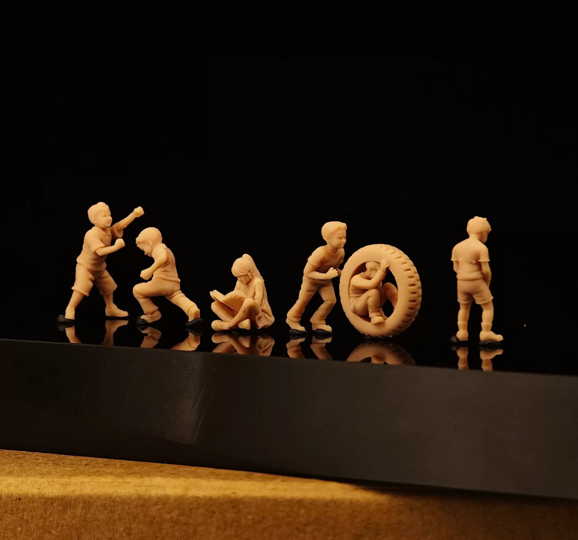 Miniature Model: Children Playing in World War II, 6-Person Group, Little Soldier, White Model LSSNO248 1/35/48/64/72/87/100/144