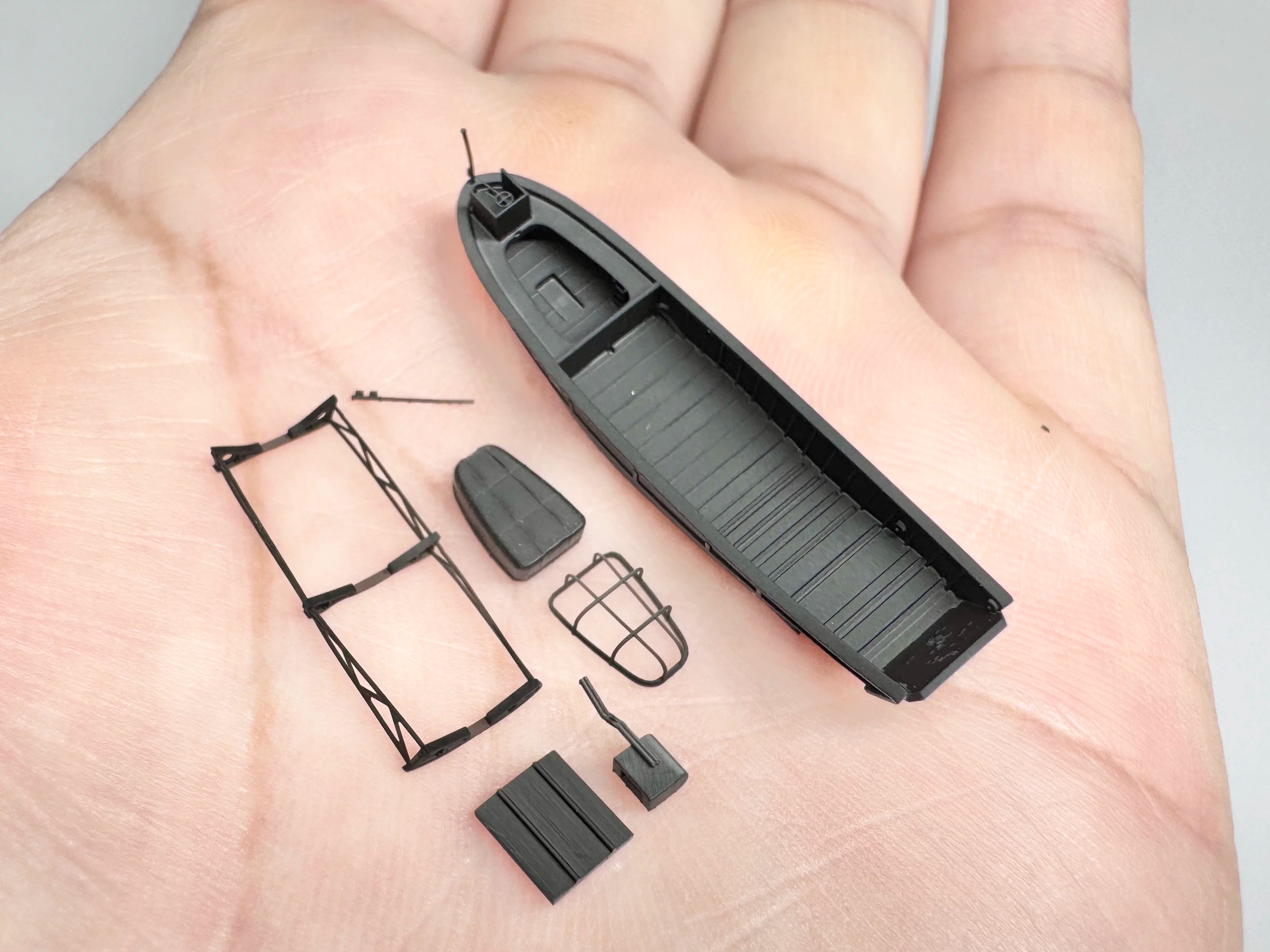 SSMODEL  R350038 1/350 scale 13-meter special awakening transport ship