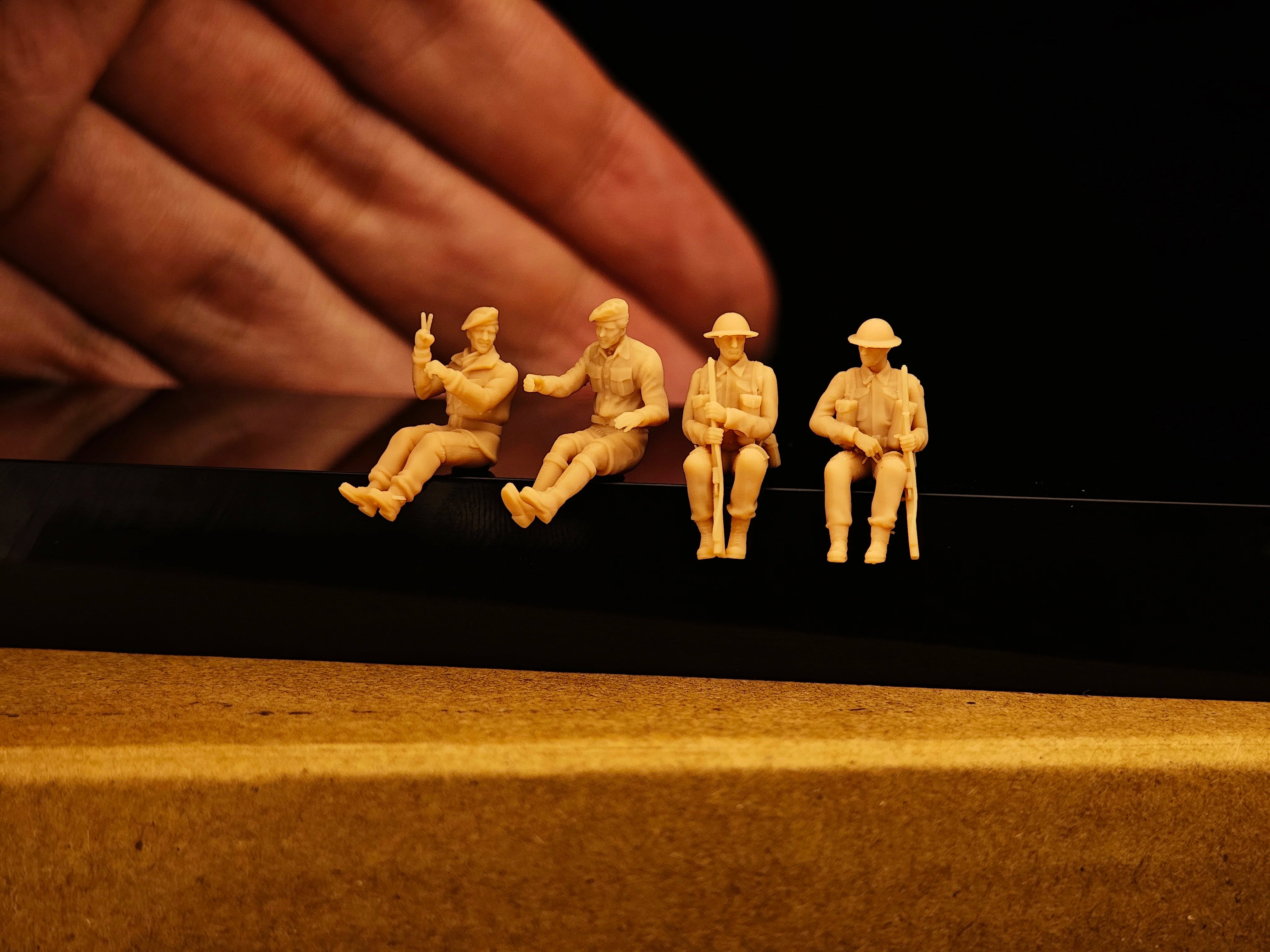 World War II British Army driver and passenger group of 4 little soldiers LSSNO290 1/35/48/64/72/87/100/144