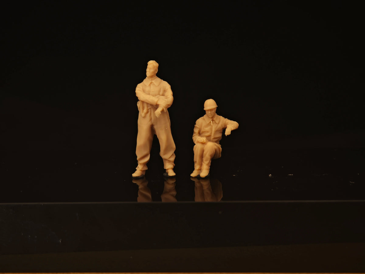 Two-man French tank crew during World War II LSSNO209 1/35/48/64/72/87/100/144