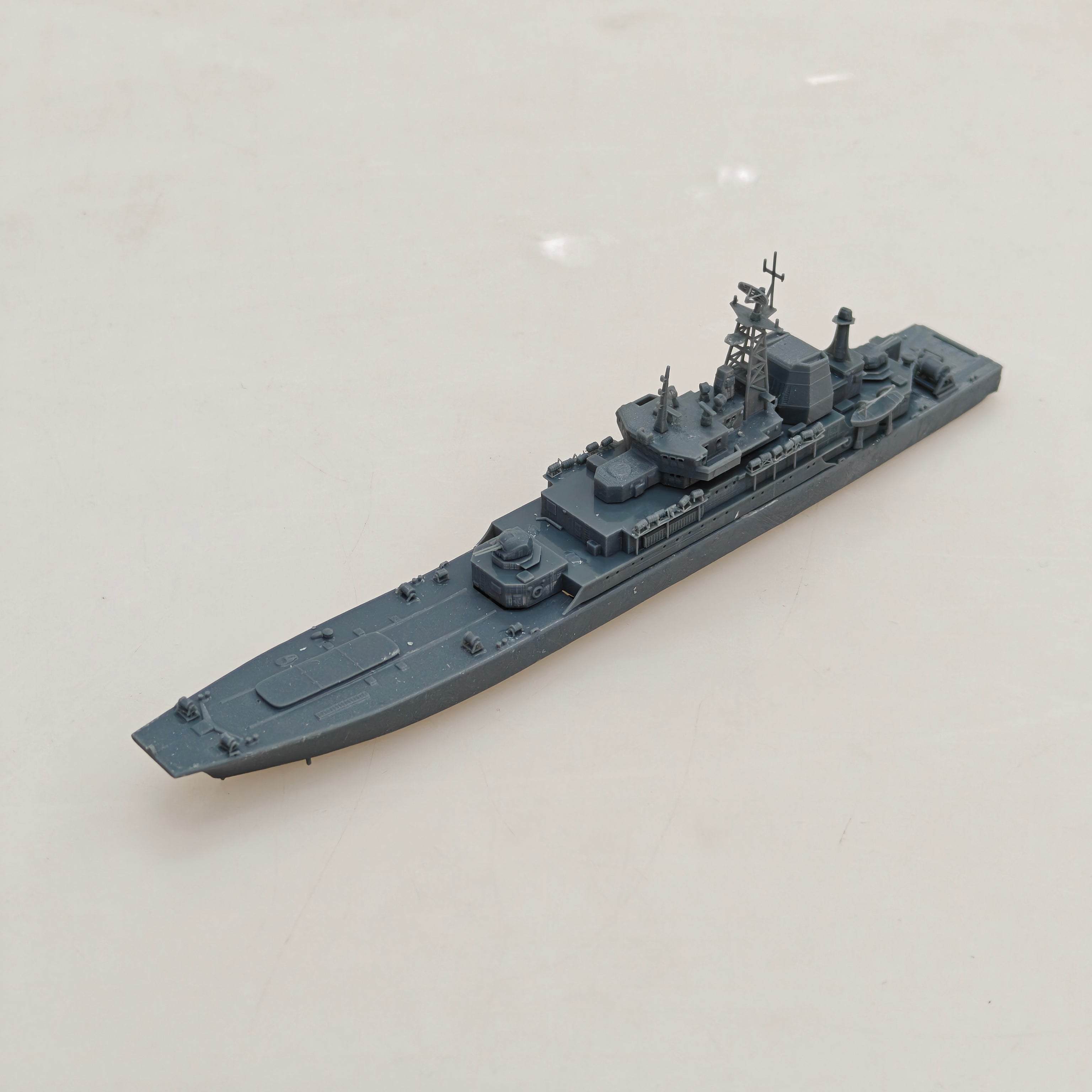 MRY-SFW SSC196 Soviet SN Ropucha-class Project 775 Landing Ship Tank Water Line Resin Warship Military Ship Model Hobby Collection Unassembled Unpainted