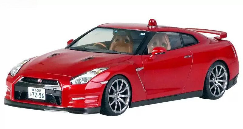 Aoshima AO-05140 1/24 Japanese detectives in Nissan R35 police car Main image