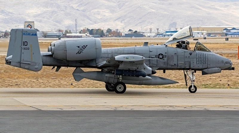 Hasegawa 02451 1/72 Scale Model Kit A-10C Thunderbolt II 190EFS Skull Bangers — scale model kit