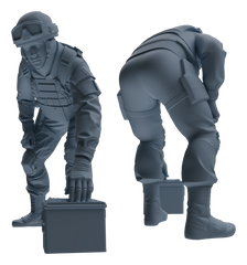Detail view of MRY-SFW LYGR626 Modern Airborne Division Six-Person Combat Readiness Model