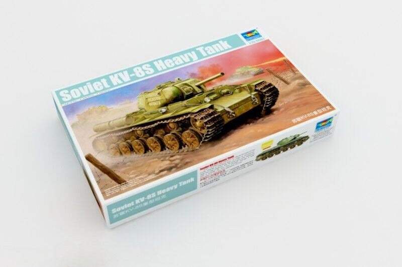 Trumpeter 1/35 01572 Soviet KV-8S Heavy Tank assembly model — scale model kit
