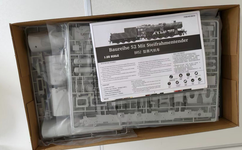 Trumpeter 00210 - 1/35 War Locomotive Series 52 (BR-52) with Rigid Frame