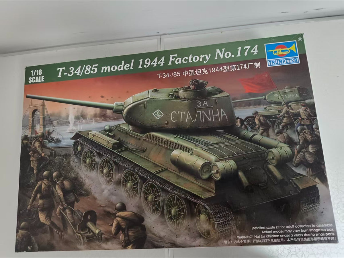 Trumpeter 00904 T34/85 MODEL 1944 1:16 Model Kit — detail view 3