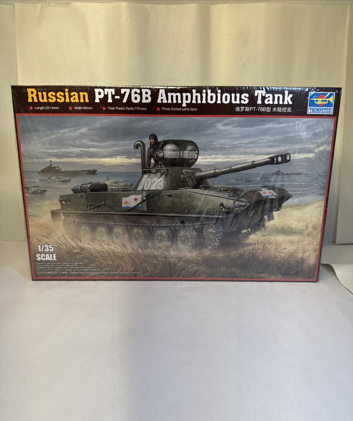 TRUMPETER 00381 1/35 Russian PT-76B Light Amphibious Tank Plastic Model Kit — scale model kit
