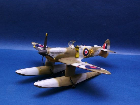 Trumpeter 02404 SUPER MARINE SPITFIRE MK.VB FLOATPLANE 1:24 Model Kit- — detail view 2
