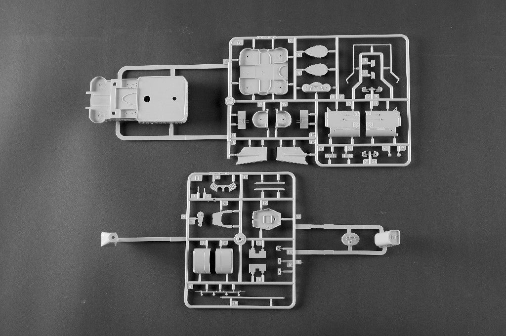 Trumpeter 05373 USS OHIO BB-68 1:350 Model Kit — detail view 6