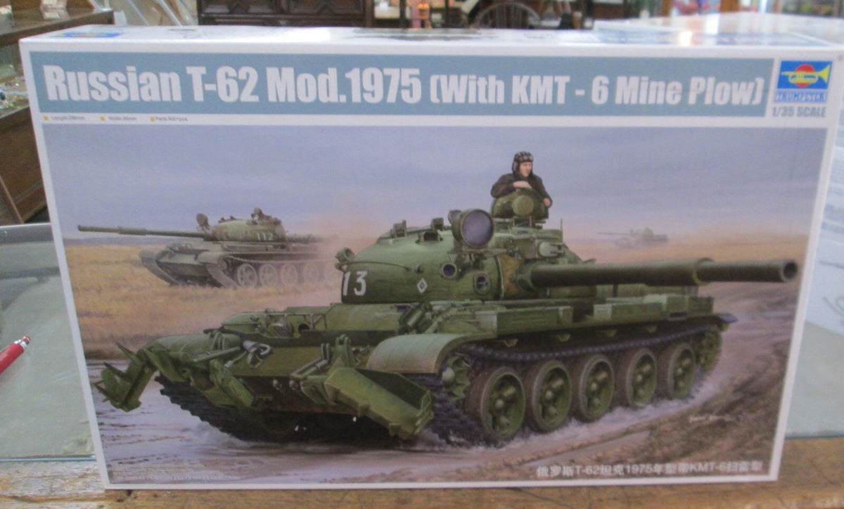 Trumpeter 01550 Russian Tank Model T-62 Mod.1975(with KMT-6 Mine Plow ...