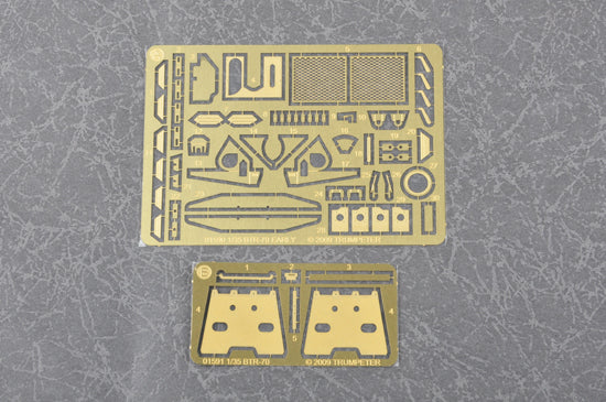 Trumpeter 01593 1/35 Russian BTR-70 APC in Afghanistan — detail view 6