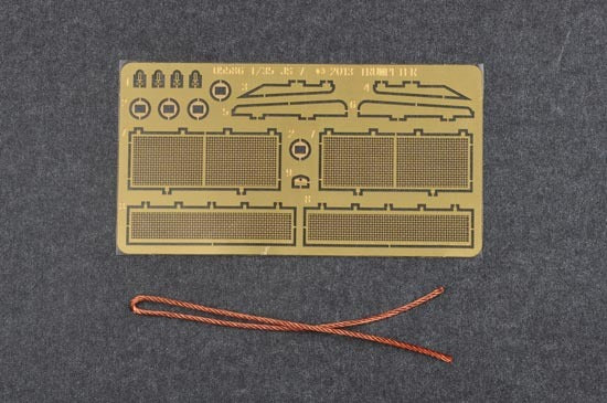 Trumpeter 1/35 05586 Soviet JS-7 Heavy Tank — detail view 2