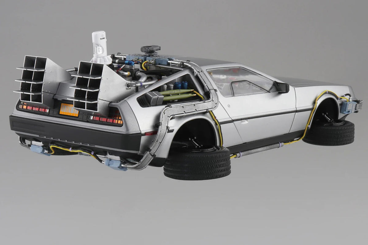 Aoshima AO-06437 1/24 Back to the Future Part II The Time Machine"Delorean" — detail view 2