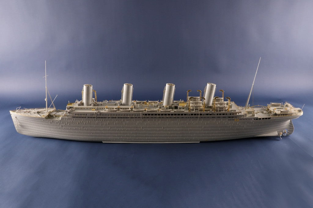 Trumpeter 03721 HMHS BRITANNIC 1:200 Model Kit
