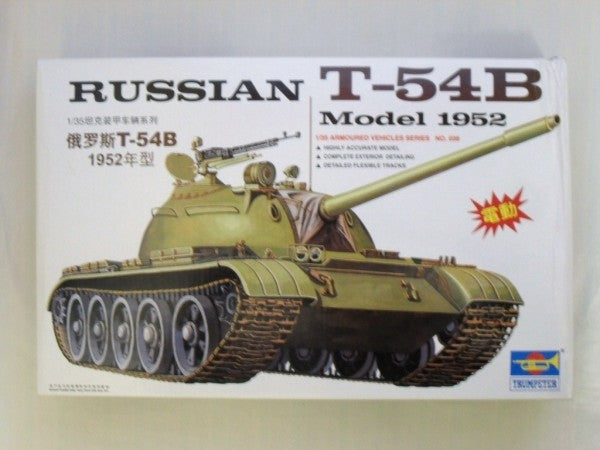 TRUMPETER 1/35 00338 RUSSIAN T-54B 1952 — scale model kit