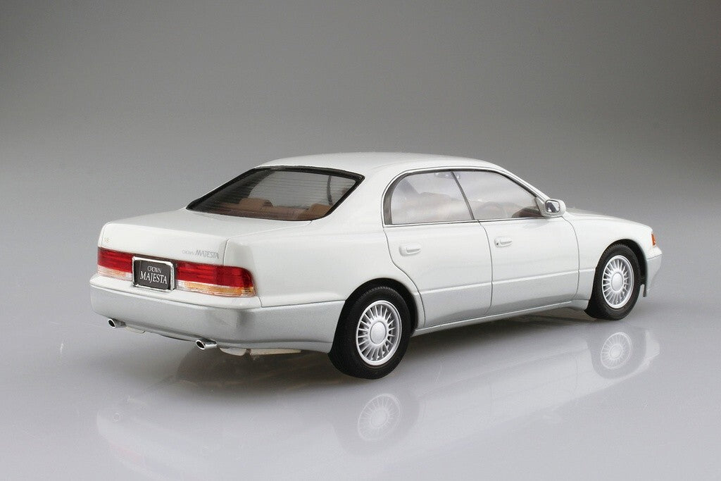 Aoshima AO-05751 1/24 Toyota Crown Majesta UZS141 Model Car Kit (1991) — detail view 2