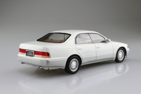 Aoshima AO-05751 1/24 Toyota Crown Majesta UZS141 Model Car Kit (1991)