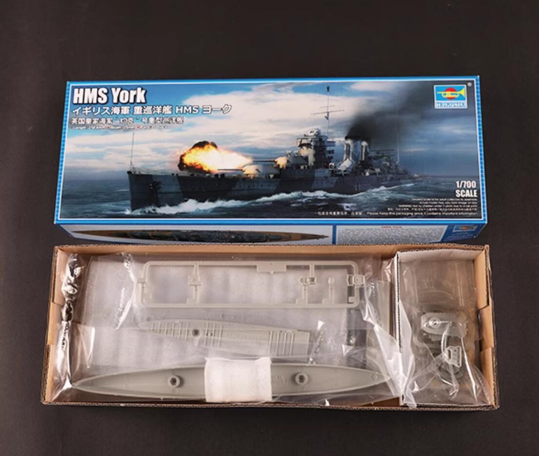 Trumpeter 06745 1/700 HMS York Plastic Model Warship Kit — detail view 3