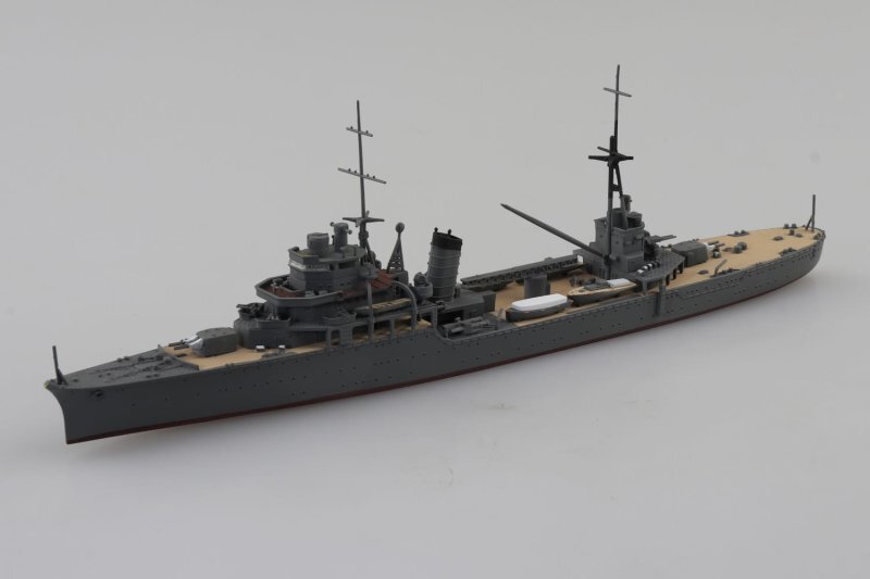 Aoshima AO-06747 1/700 Kit WWII IJN Japanese Light Cruiser Katori