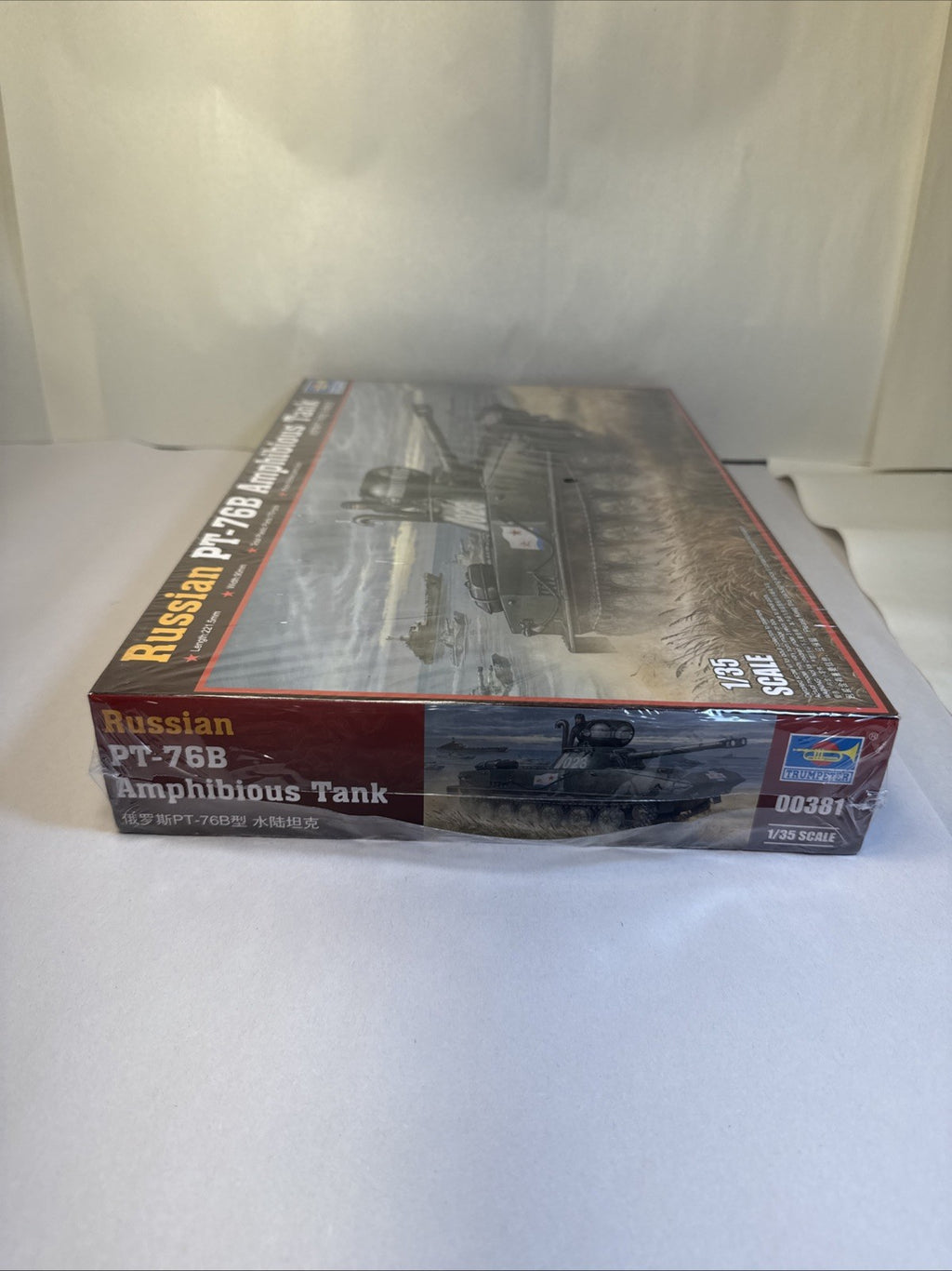 TRUMPETER 00381 1/35 Russian PT-76B Light Amphibious Tank Plastic Model Kit