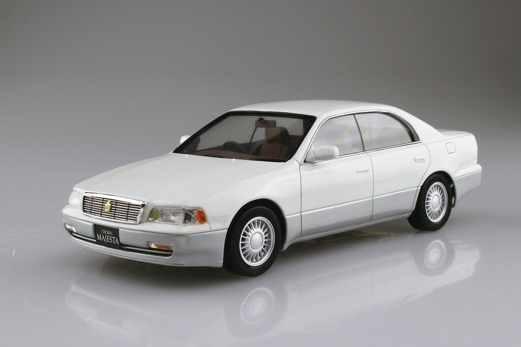 Aoshima AO-05751 1/24 Toyota Crown Majesta UZS141 Model Car Kit (1991)