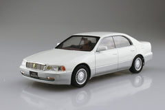 Aoshima AO-05751 1/24 Toyota Crown Majesta UZS141 Model Car Kit (1991)