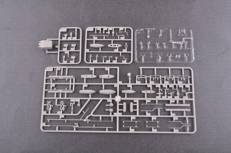 Trumpeter 1/350 05351 Royal Navy Heavy Cruiser HMS model kit▲ — detail view 4