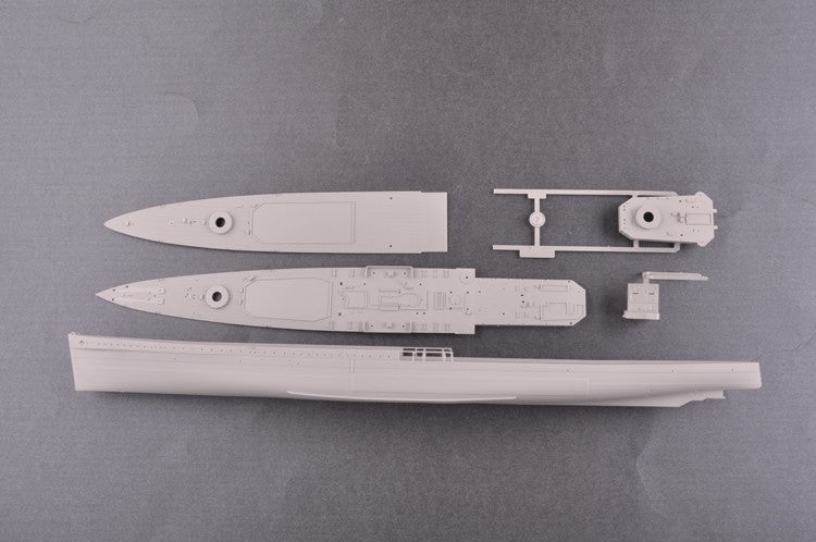 Trumpeter 1/350 05351 Royal Navy Heavy Cruiser HMS model kit▲ — detail view 2