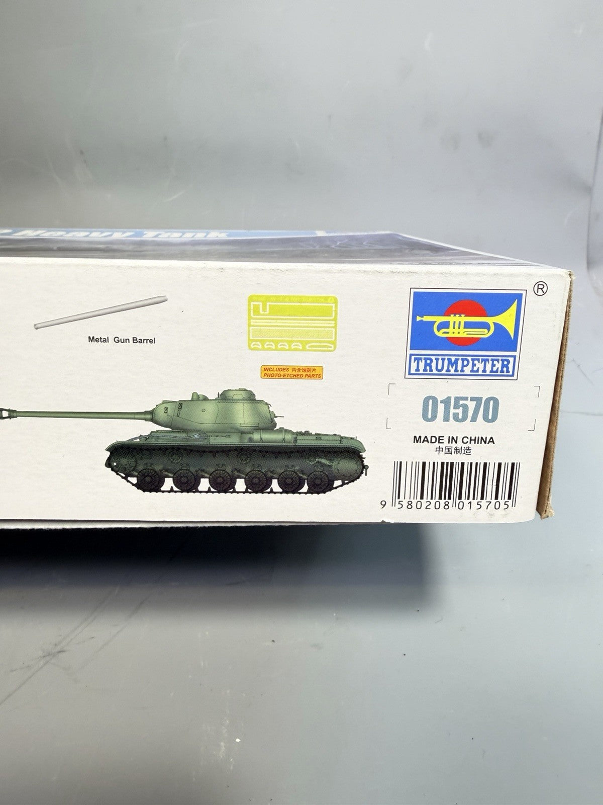 Trumpeter 1/35 Soviet KV-122 Heavy Tank # 01570- Plastic Model Kit New — detail view 3