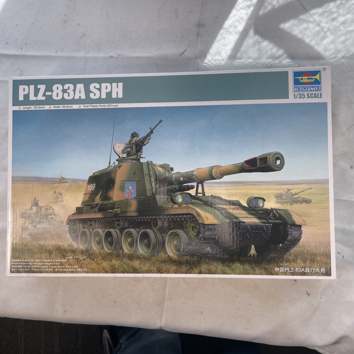 TRUMPETER 05536 PLZ-83A SPH HEAVY HOWITZER MODEL KIT-NIB-1/35 SCALE — scale model kit