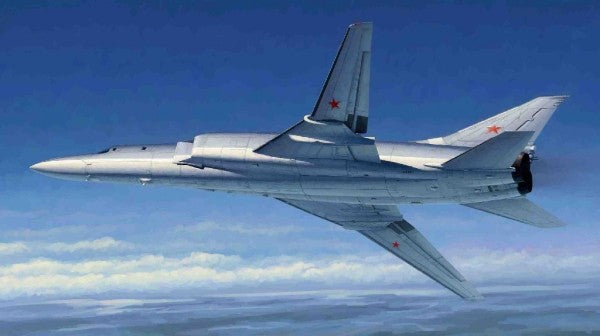 Trumpeter 01655 TU-22M2 BACKFIRE B STRATEGIC BOMBER 1/72 Model Kit — scale model kit